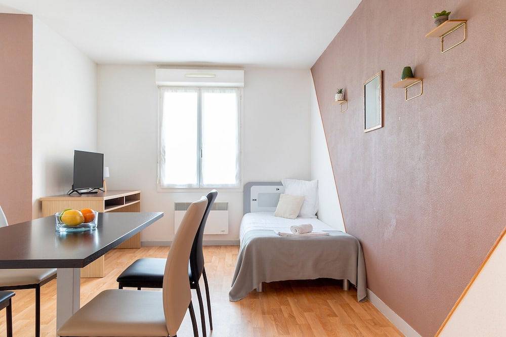 Ganze Wohnung, Studio-Komfort-Nasszelle in Argenton-l'Église, Loire-Tal