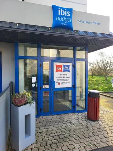 Hôtel pour 2 personnes, avec jardin à Yffiniac