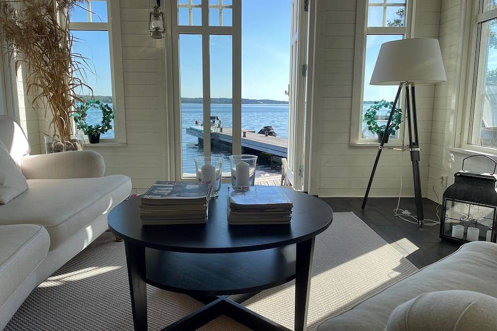 Meerseite Villa mit eigenem Strand in Vaxholm, Stockholmer Schärengarten