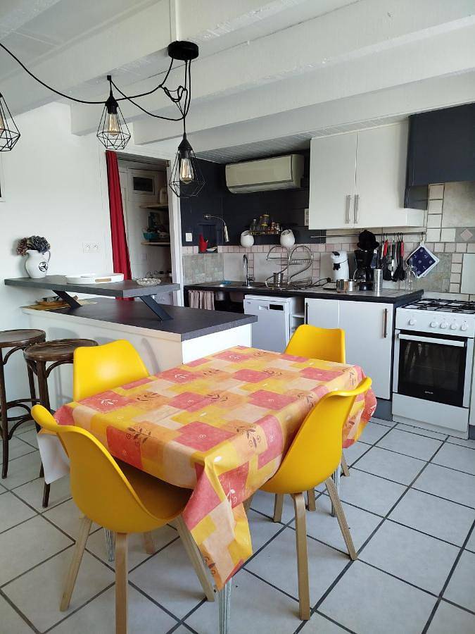 Location de vacances pour 4 personnes, avec terrasse, animaux acceptés dans Plage Du Steir Penmarc H - 4