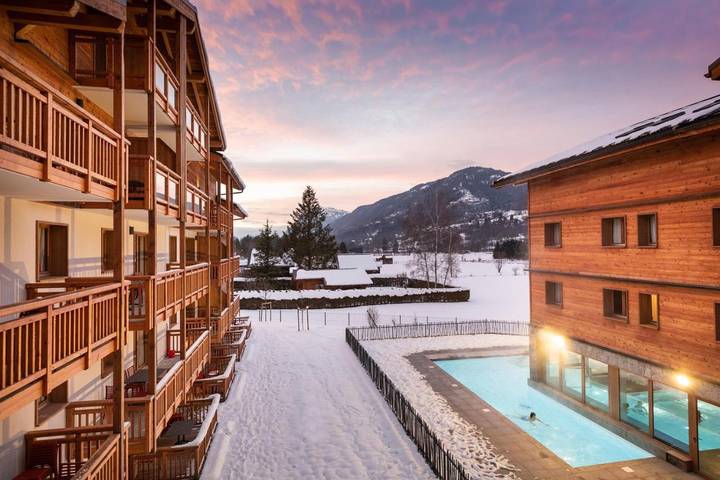 Appart’hôtel pour 8 personnes, avec jacuzzi ainsi que piscine et balcon, animaux acceptés