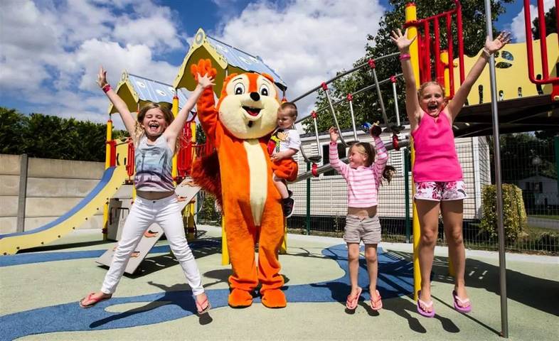 Camping für 8 Personen, mit Terrasse, mit Haustier in La Baule-Escoublac - 2