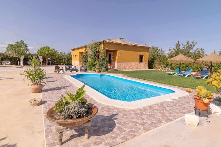 Location de vacances pour 6 personnes, avec jardin et balcon dans La Lantejuela