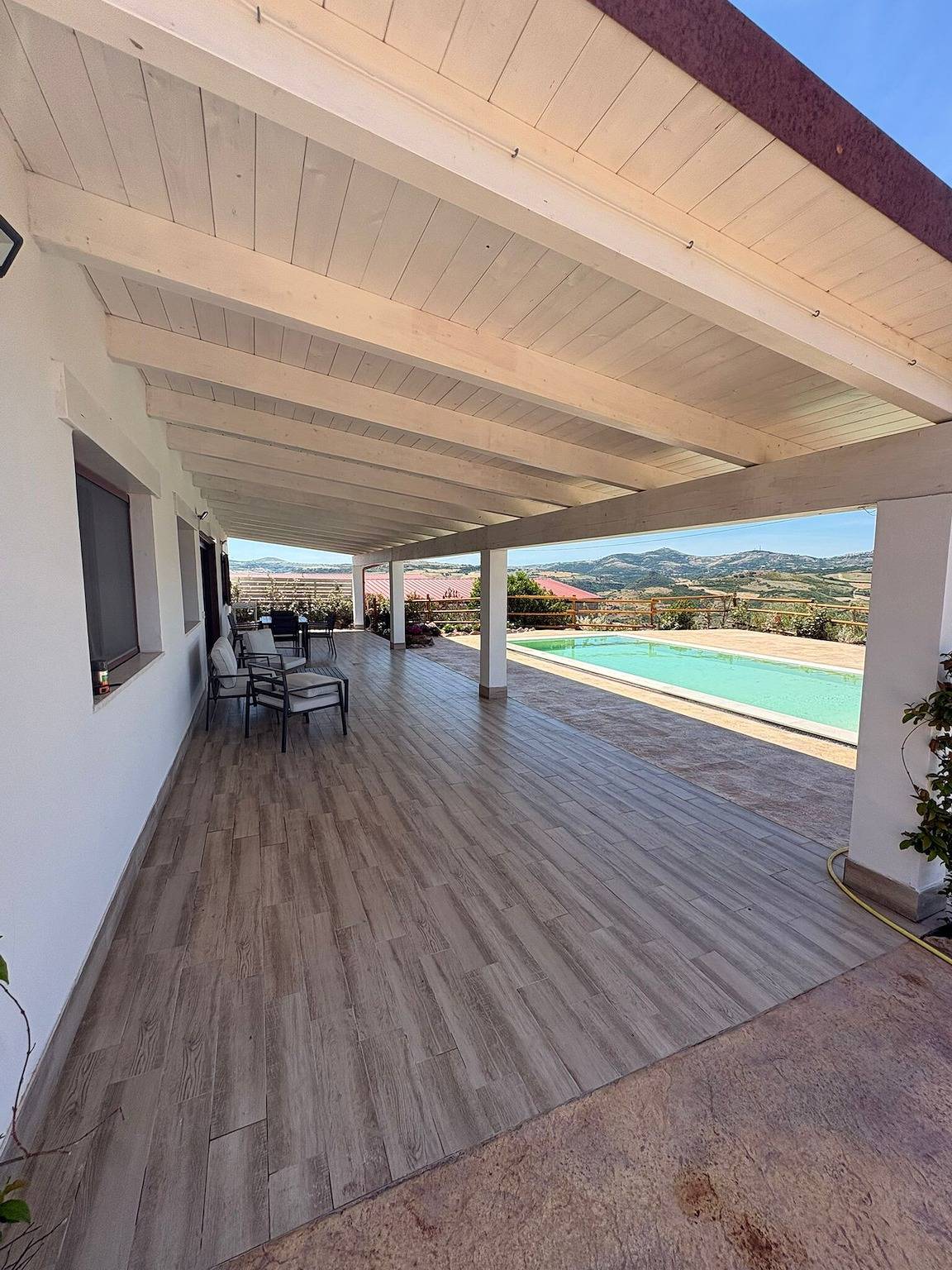 Cottage 'Lorena' mit privatem Infinity-Pool, Panoramablick, Wlan und Klimaanlage in Nulvi, Sassari Provinz