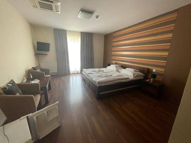 Ferienanlage für 5 Personen, mit Balkon und Terrasse sowie Garten und Pool in Ungarn - 4