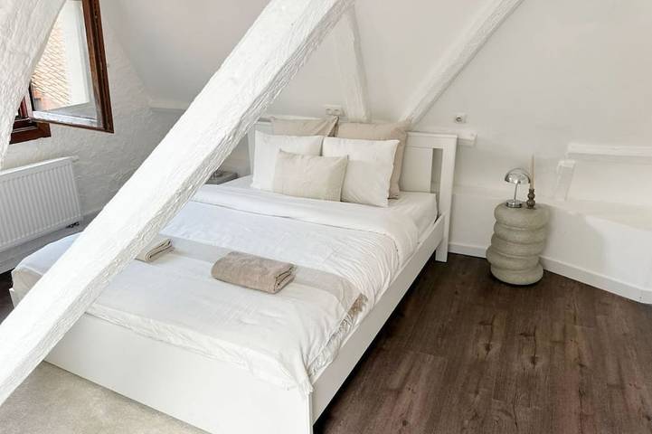 Ganze Wohnung, Cozy 2Br with Living Room | Close to Downtown in Gent (Flandern), Gent