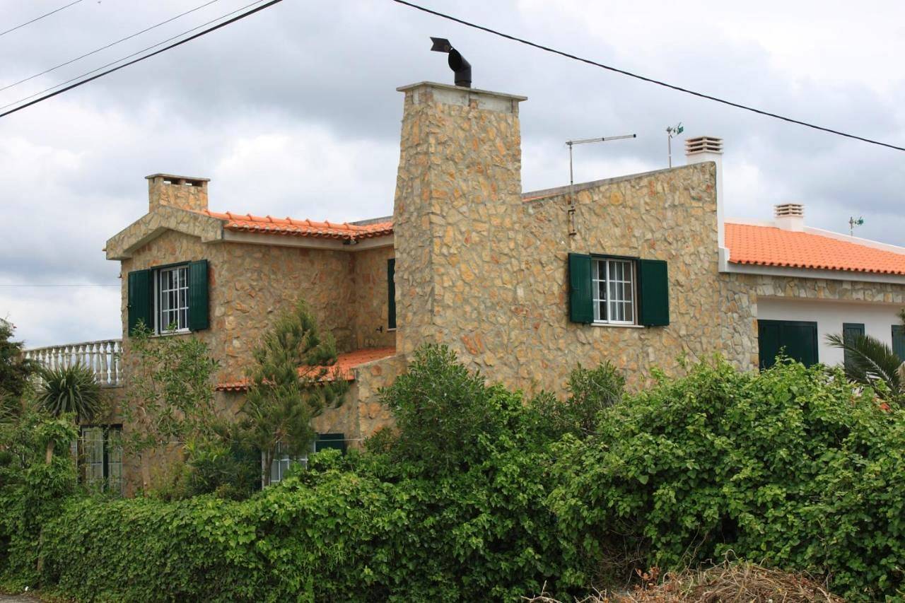 Three-Bedroom House in Praia do Salgado, Famalicão