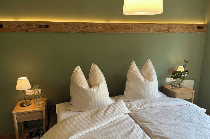 Design-Refugium Magnolie: Private Sauna, Panoramafenster & Naturidylle in Hofheim in Unterfranken, Landkreis Haßberge