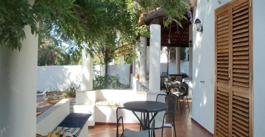 Chambre d’hôte pour 2 personnes, avec Terrasse ainsi que Jardin et Vue dans Vulcano - 4
