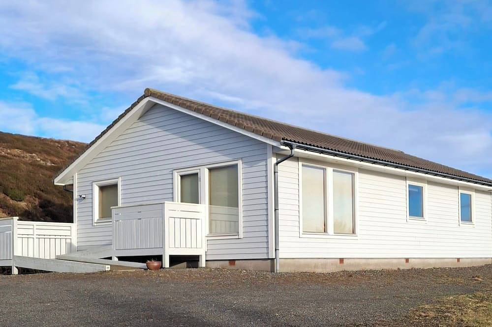 Delightful rural property, just thirty minutes from Lerwick. in Shetland Islands