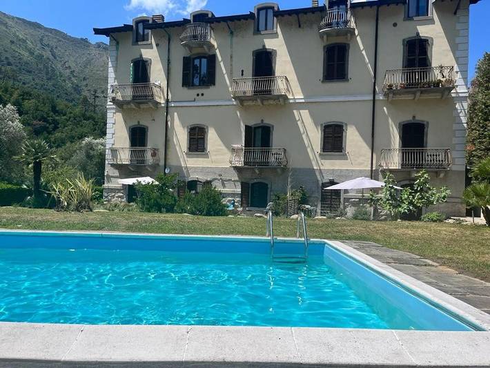 Appartement de vacances pour 4 personnes, avec Balcon et Terrasse ainsi que Jardin et Piscine
