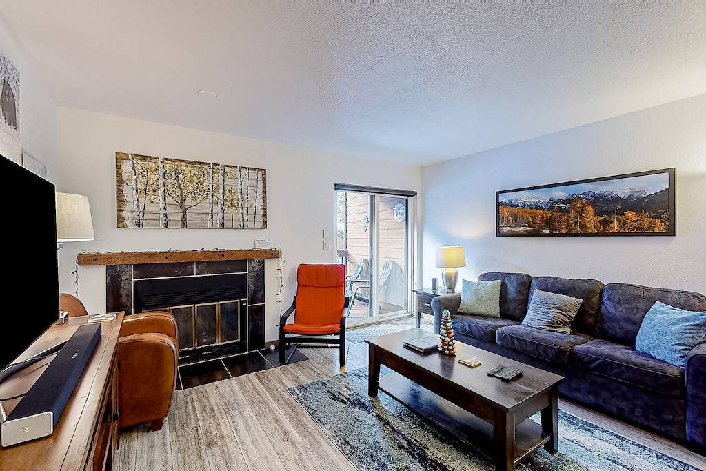 Ganze Wohnung, Mountain-View Condo with Wifi and Fireplace - Pool, Hot Tubs, Tennis, and Sauna in Frisco, Arapaho and Roosevelt National Forests