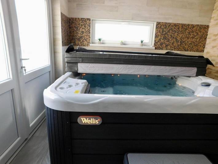 Dom gościnny dla 2 osób, z jacuzzi i sauna w Baja