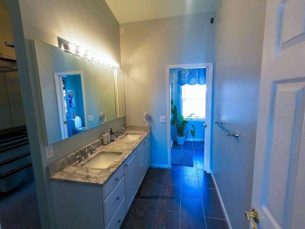 3 Decks W/City Views, Hot Tub, Theater Rm, Garage in Cincinnati, Hamilton County (OH)