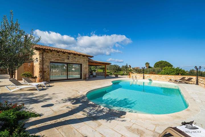 Villa per 6 persone, con piscina e panorama nonché giardino in Alcamo