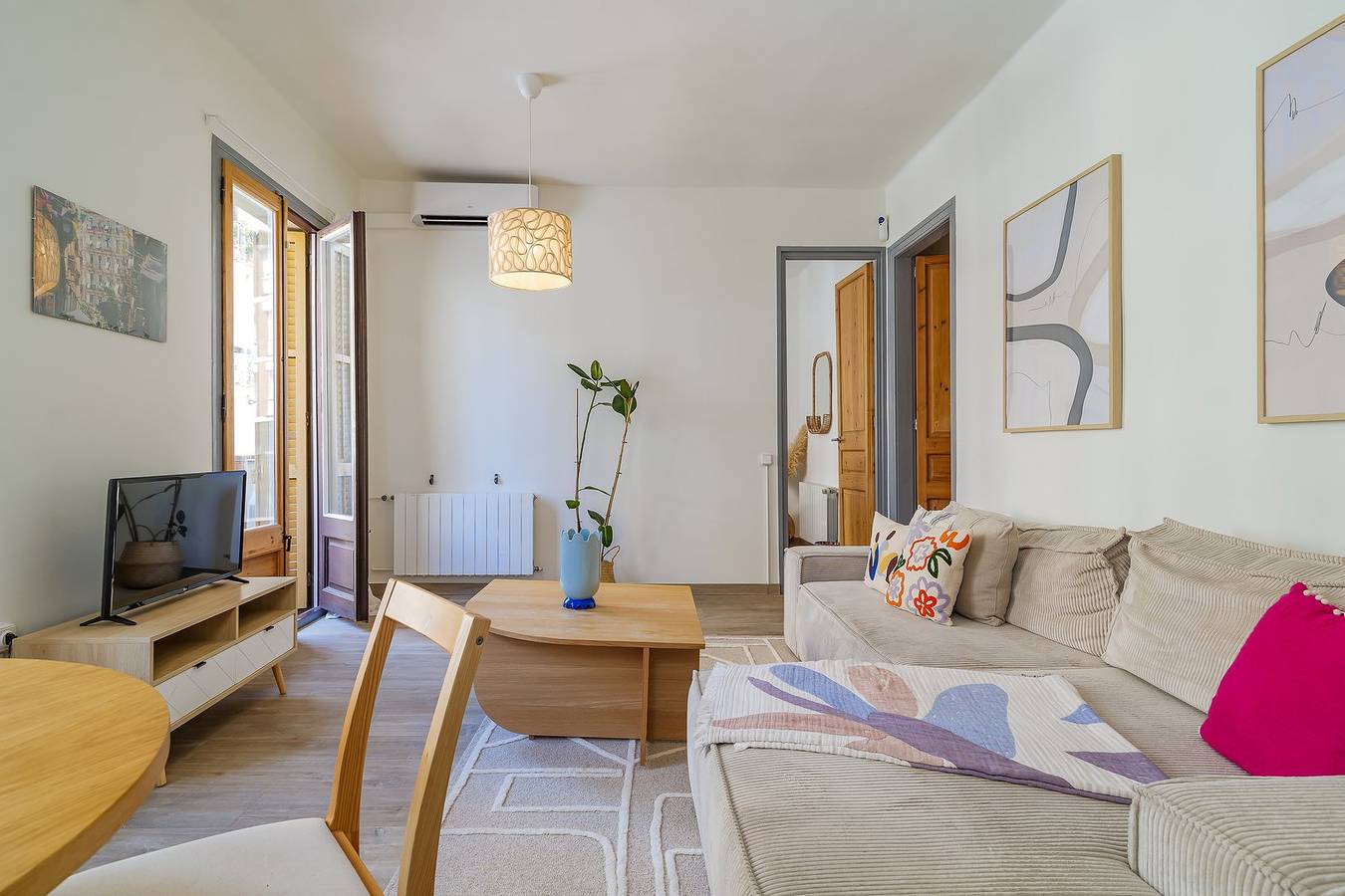 Entire apartment, Guestready - Flat with Balcony at Poble Sec in Barcelona Centre, Barcelona