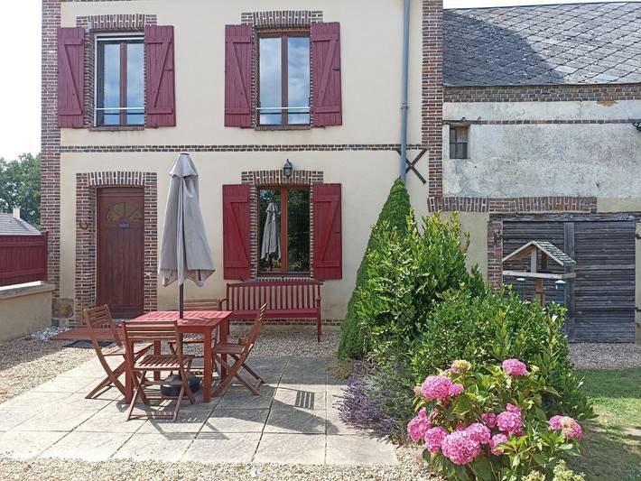 Gîte pour 4 personnes, avec terrasse et jardin