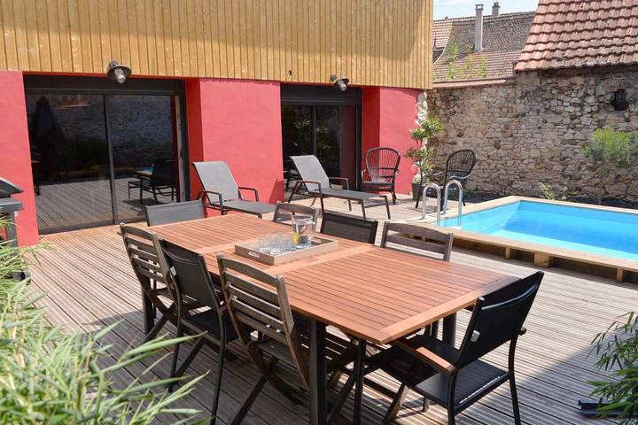 Location de vacances pour 8 personnes, avec vue ainsi que terrasse et piscine à Ingersheim