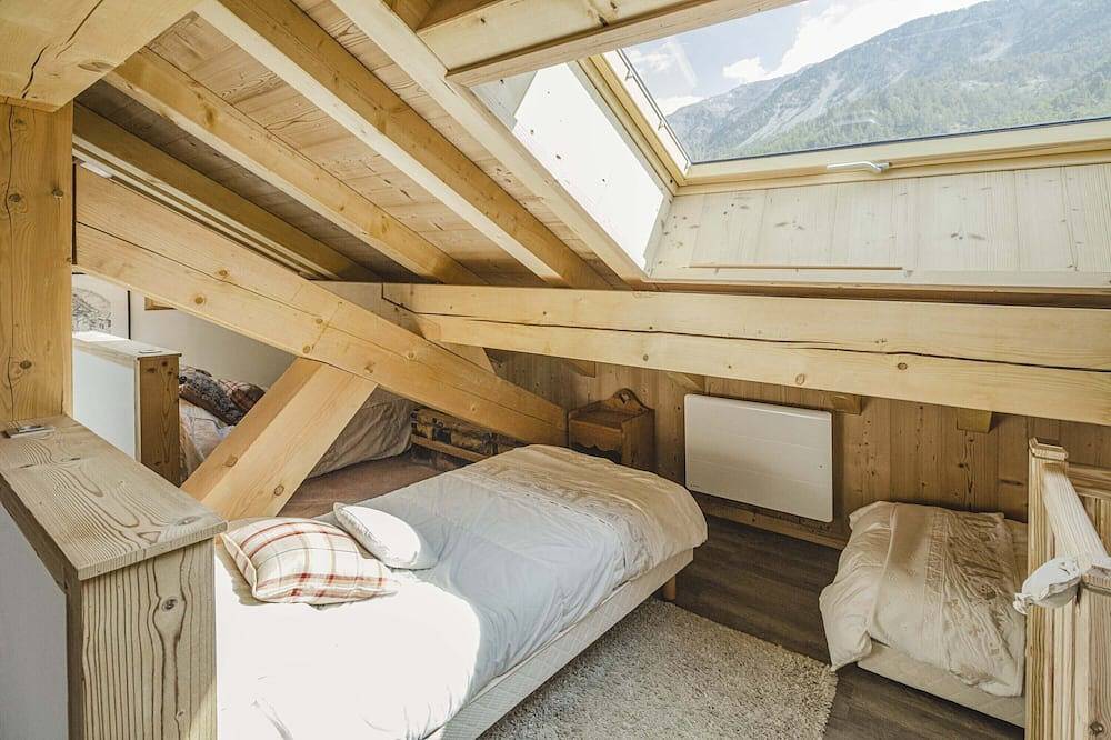 Apt Ella - a new 2 bed duplex in Les Alberts (Montgenevre) in Montgenèvre, Briançon und Umgebung