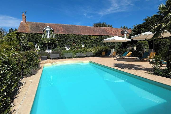 Gîte pour 6 personnes, avec jardin et jacuzzi ainsi que terrasse et piscine à Averdon