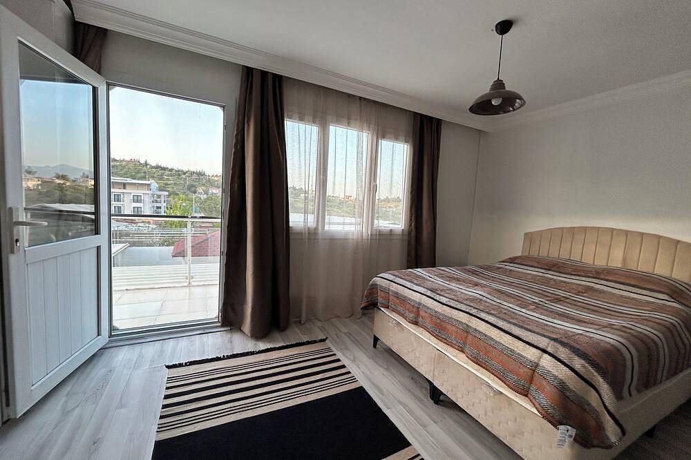 Villa with Garden 5 min to Airport , 10 min to Optimum in Izmir Province