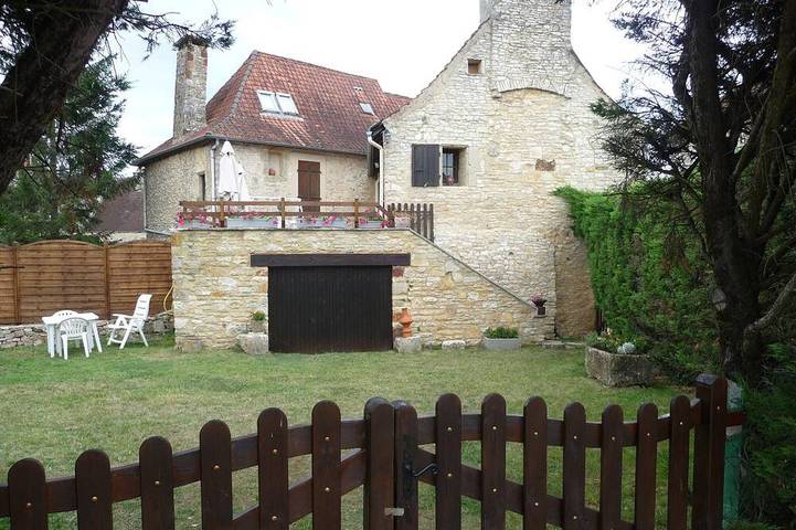 Location de vacances pour 6 personnes, avec jardin à Lavercantière