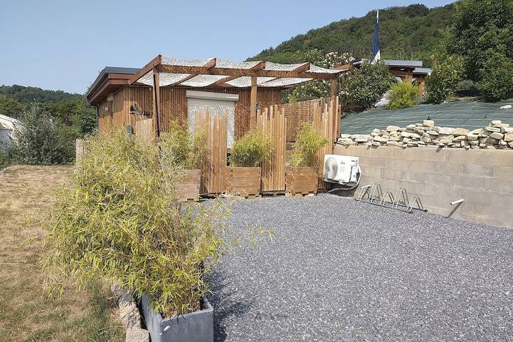 Gîte pour 2 personnes, avec Jacuzzi ainsi que Terrasse et Jardin à Liverdun