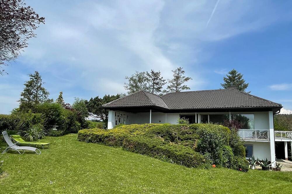 Großzügiges Haus mit Garten und grandioser Aussicht auf das Obermaintal in Lichtenfels (Bayern), Oberes Maintal - Coburger Land