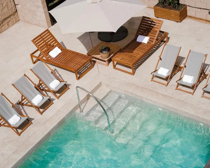 Hotel para 2 personas, con terraza y piscina - 1
