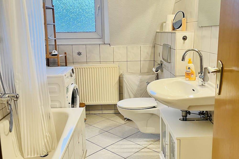 Entire apartment, Quiet apartment with a private balcony and great views in Haspe, Hagen