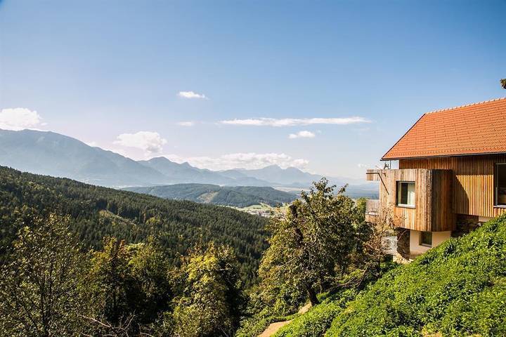 Ferienwohnung für 5 Personen, mit Balkon und Terrasse sowie Garten und Ausblick