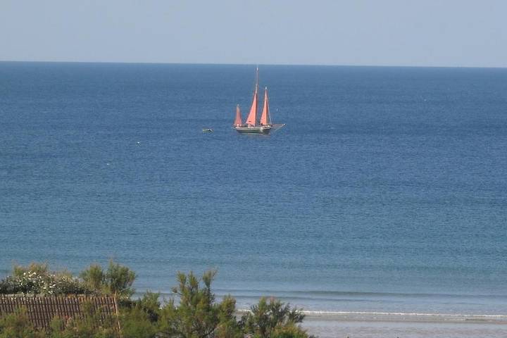 Location de vacances pour 8 personnes, avec Balcon et Terrasse ainsi que Jardin et Vue dans Plage de Sciotot