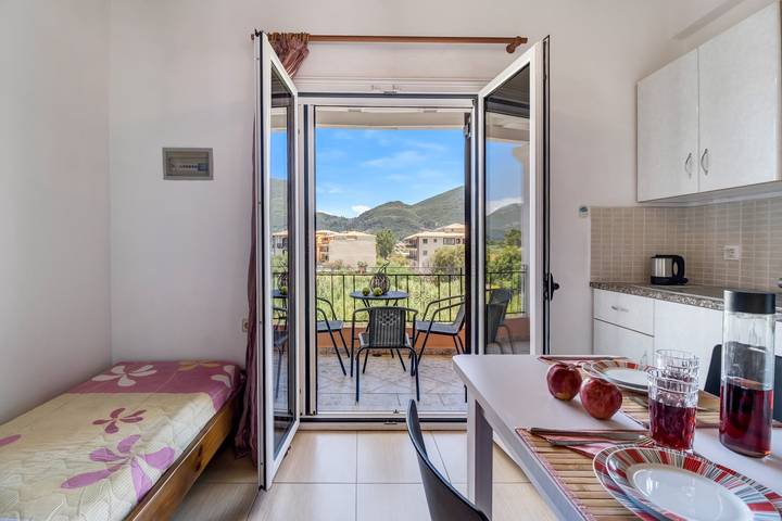 Entire studio, Apartment "Studio Rea" with Sea View, Garden & Wi-Fi in Vasiliki, Greece
