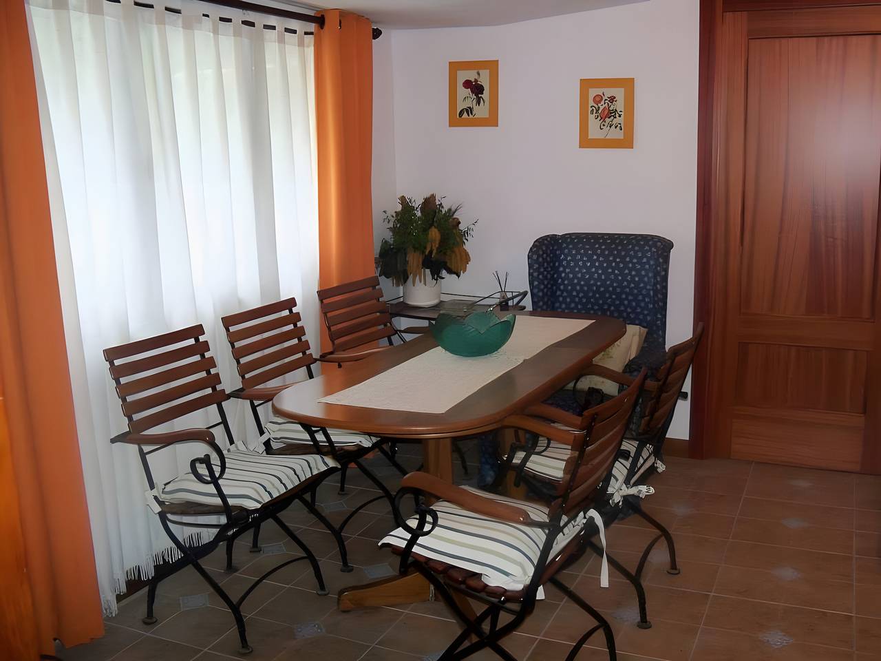 Apartamento entero, Apartamento 'Basterretxea ll' con vistas a la montaña, terraza privada y Wi-Fi in Ollo, Provincia de Navarra