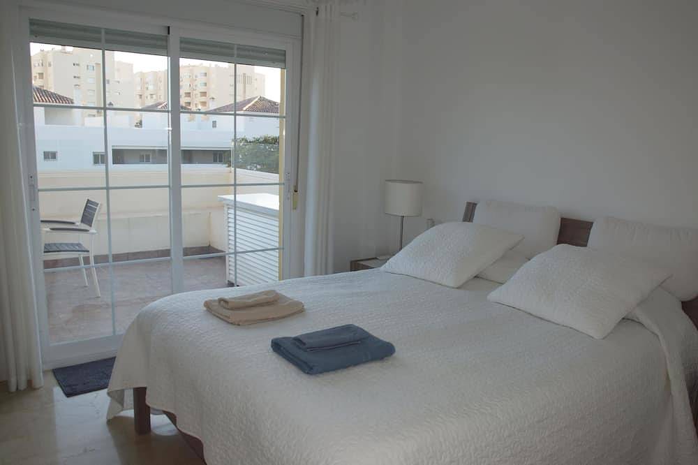 Appartamento intero, Bellissimo appartamento con 3 camere da letto in Puerto Deportivo de Estepona, Estepona