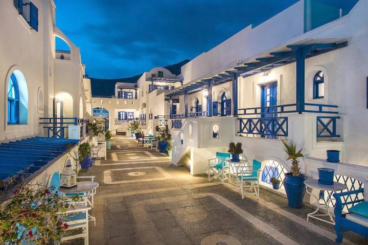 Location de vacances pour 2 personnes, avec piscine ainsi que vue et jardin à Perissa - 4