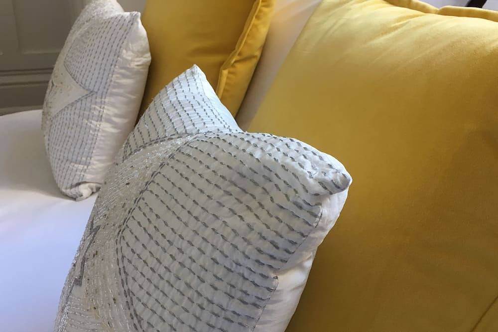 Ganze Wohnung, Riesige Regency Beauty mit Balkon + kostenlose Parkplätze. Hop Skip & Jump zu Restaurants in Cheltenham, Gloucestershire