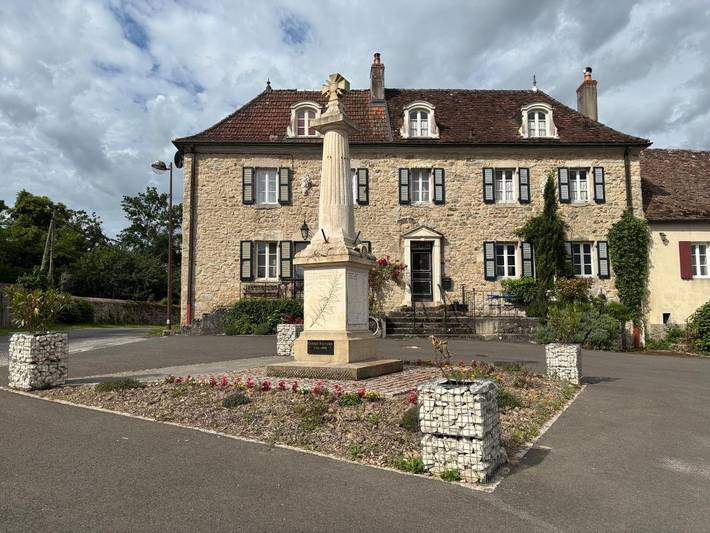 Gîte pour 6 personnes, avec jardin ainsi que balcon et vue à Saint-Didier-sur-Arroux
