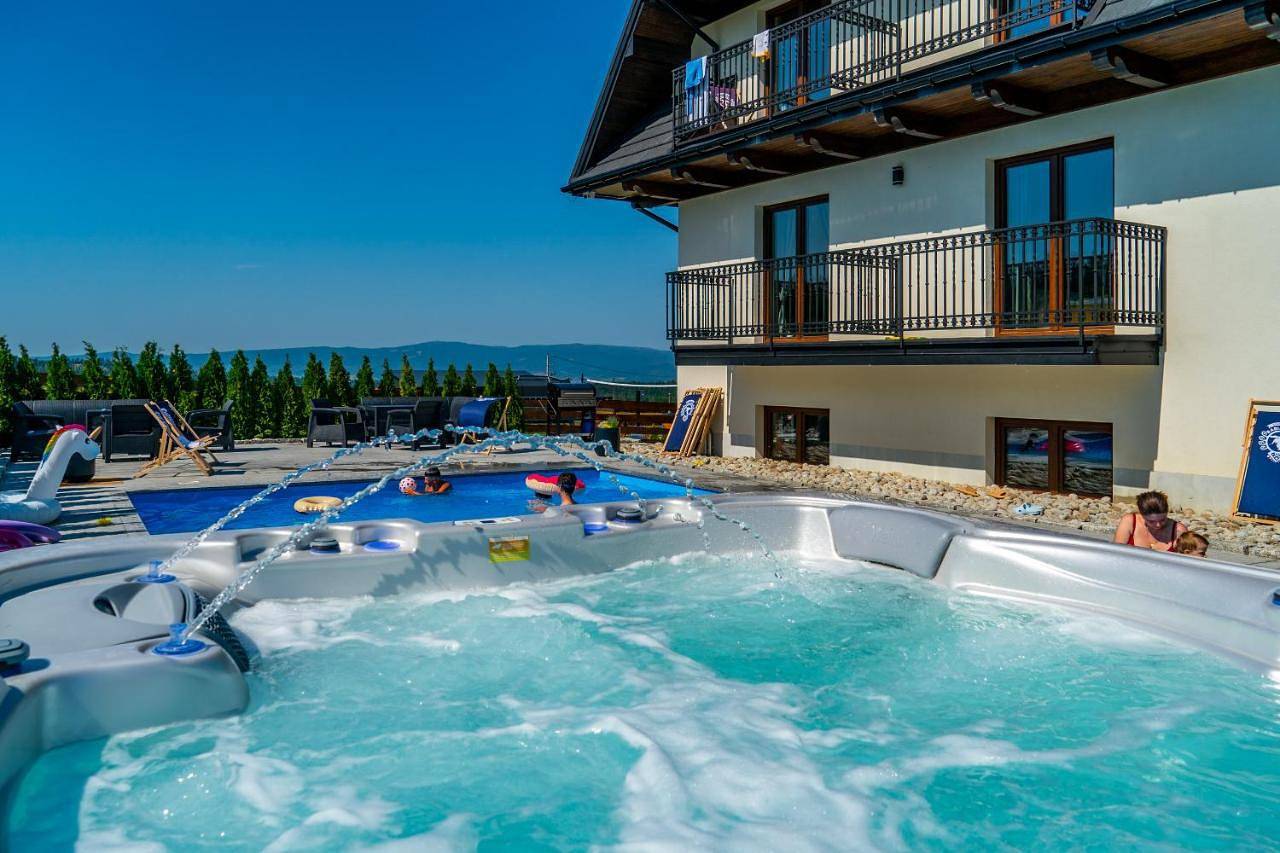 Aparthotel Rabiań-Ski zewnętrzny basen oraz jacuzzi z podgrzewana wodą dmuchaniec i 2 place zabaw w cenie in Białka Tatrzańska, Karpaty (Polska)