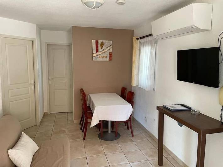 Location de vacances pour 4 personnes, avec piscine ainsi que vue et terrasse à Cabrières-d'Avignon - 2