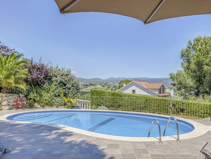 Chalet para 8 personas, con jardín además de balcón y piscina en Maresme - 2
