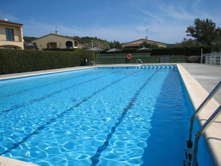 Casa rural para 6 personas, con piscina y vistas además de terraza y jardín en Baix Empordà - 3