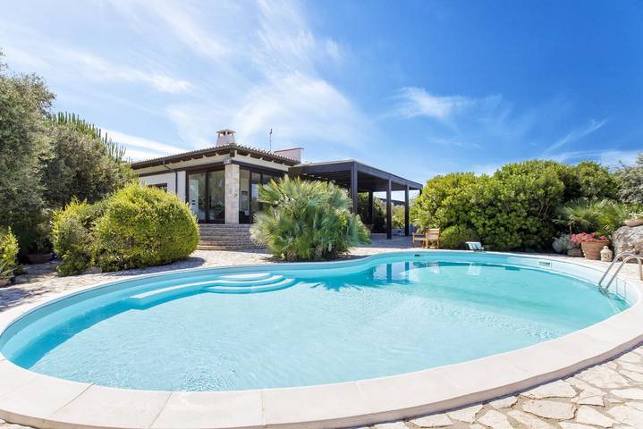 Ferienhaus für 14 Personen, mit Pool und Garten sowie Seeblick und Meerblick