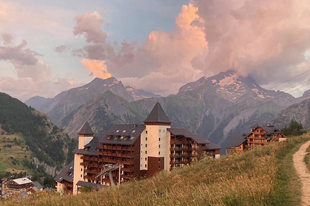 Entire apartment, 2 Rooms 35m² 4 Pers with Wifi covered parking at the foot of the lifts in Vénosc, Les Deux Alpes
