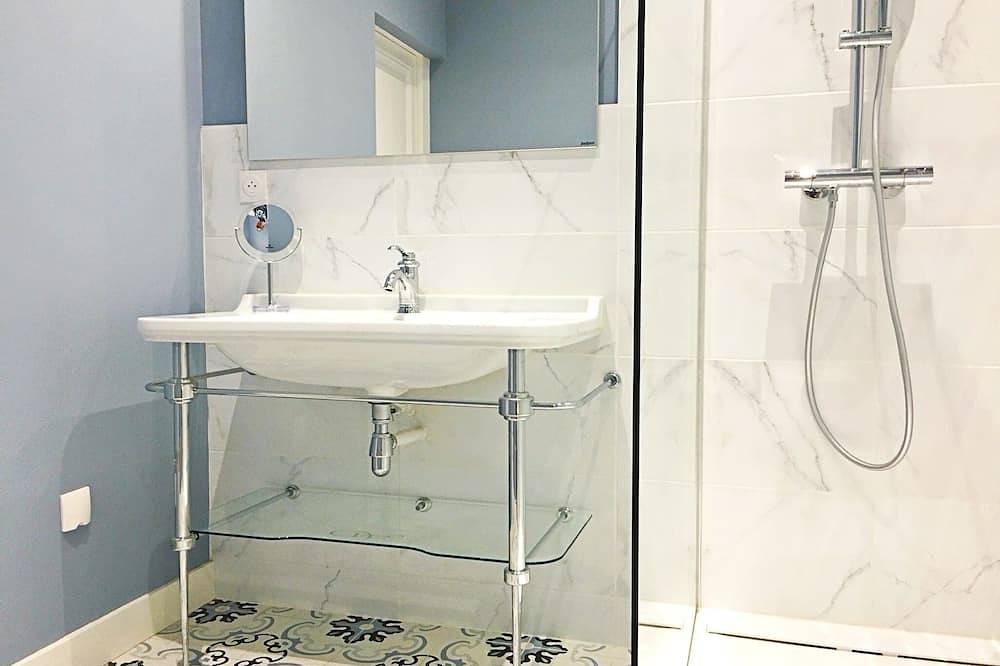 Room 1 King size double bedroom in Jarzé, Région d'Angers