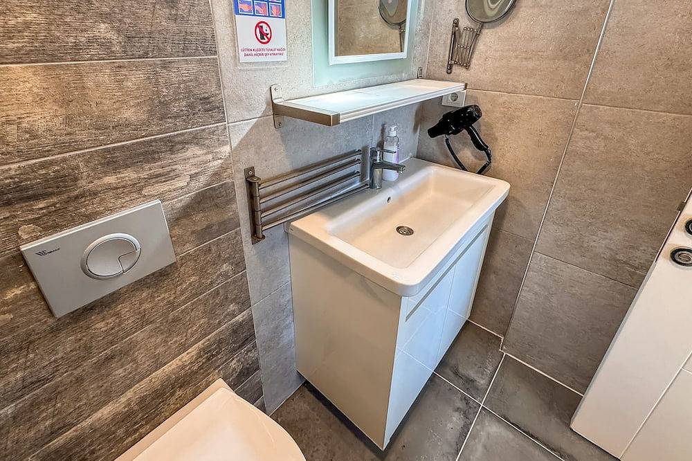 Entire apartment, Dream Penthouse C6 with Sea Views, Pool Access & a Private Balcony in Kusadasi, Turkish Aegean