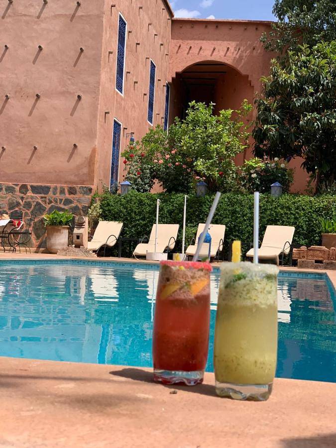 Riad pour 4 personnes, avec terrasse ainsi que piscine et jardin