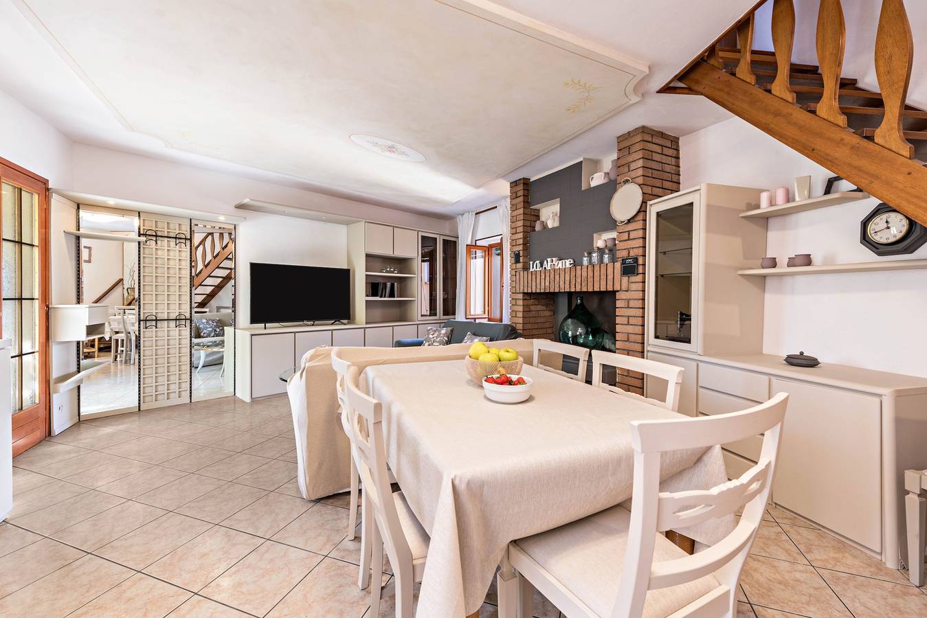 Schöne Ferienwohnung "Lola Home Brenzone" mit Blick auf den See und die Berge in Castelletto di Brenzone, Brenzone