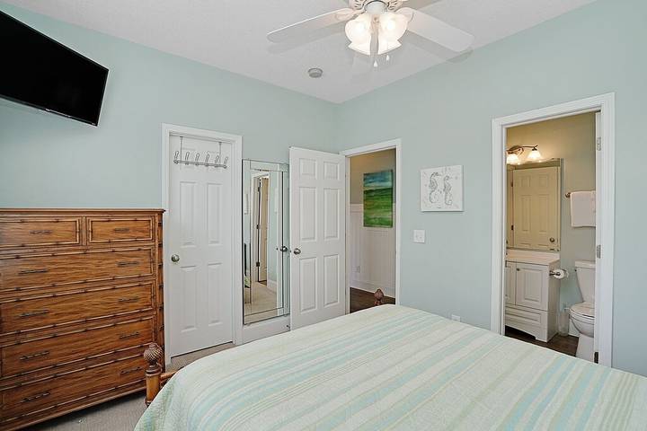 Vacation rental for 16 people in Surfside Beach