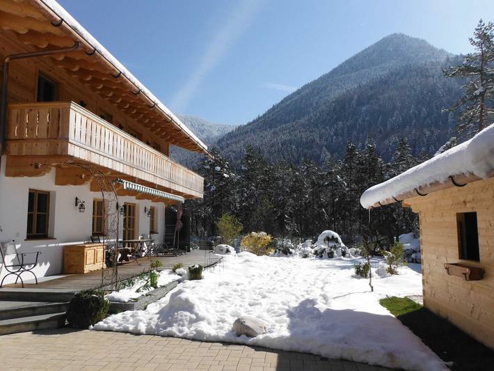 Ferienwohnung für 2 Personen, mit Balkon und Terrasse sowie Garten und Ausblick in Kreuth